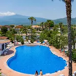 Üdülőközpont Villaggio Alkantara 3*