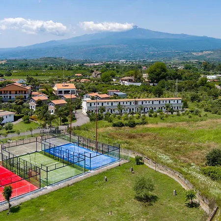 אתר נופש Villaggio Alkantara 3*