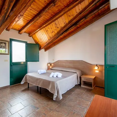 אתר נופש Villaggio Alkantara גיארדיני נאקסוס