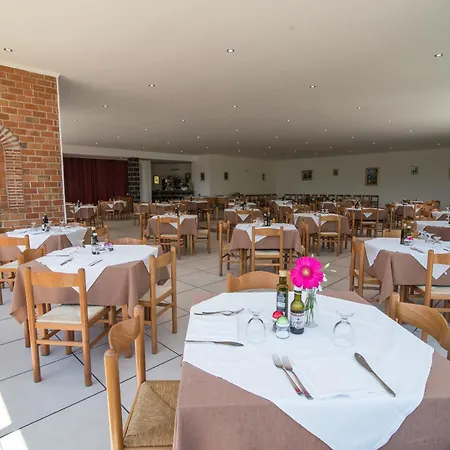 אתר נופש Villaggio Alkantara 3*